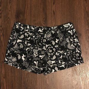 Detailed Black Shorts